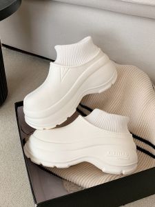 รองเท้าบูทผ้าฝ้ายกันน้ำฤดูหนาวแบบสวมหัวกลมพื้นแบนทรงหนาสำหรับผู้หญิง รองเท้าบูทสั้นแฟชั่นแบบลำลองสำหรับกลางแจ้ง