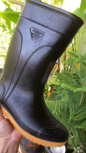 บูทยางเดนโซ่ (Denso) นวัตกรรมใหม่แห่งการสวมใส่ที่ให้ความรู้สึกนุ่ม เบา และสบายเท้า ผลิตจากพีวีซีเกรดเอ