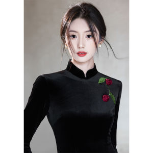 Retro Elegant Women Black Cheongsam Velvet Design