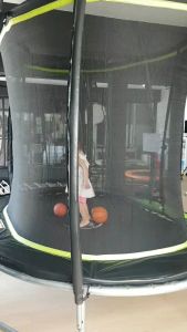 Smartplayonly แทรมโพลีนที่กระโดด สุดยอดเสริม 8 ฟุต (2.40 กิโล) โครงสร้างแข็งแรง ปลอดภัยมีรั้วตาข่ายกันตก ออกแบบจากนิวซีแลนด์