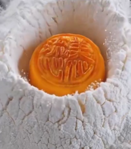 SG 2026 Hong Kong MX Lava Custard Mooncakes 8Pcs Gift Box Maxims Mooncake Mid-Autumn Festival Gift