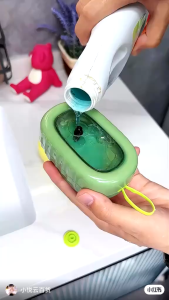 Bàn Chải Lăn Giặt Quần Áo Tạo Bọt Thông Minh – Lăn Nhẹ Là Sạch Không Xù Vải Tiết Kiệm Xà Phòng