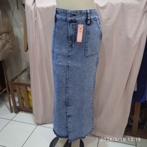 Rok jins span polos belah depan