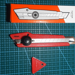 Joyko Cutter Besar L-500CU dengan Blade Berkualitas Tinggi untuk Kertas - Merah 1 Pcs
