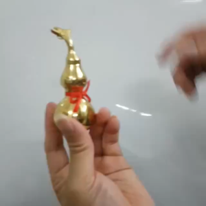 Hồ lô trơn phong thuỷ đáy bát quái chất liệu bằng đồng vàng cao cấp MS09