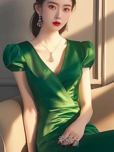 Elegant French High-End Short-Sleeved Evening Dress Womens Fitted Waist Green Summer New Style Silk Material V-Neck A-Line Skirt