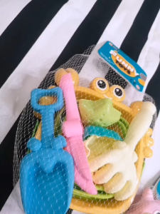 Animal folding bucket ถังตักทรายพับได้ พร้อมเซ็ตที่ตักสุดคุ้ม (TOY820)