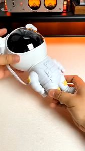 Lampu Tidur Proyektor Cahaya Bintang Yanke Light Karakter Astronot