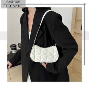 LEAShop พร้อมจัดส่ง กระเป๋าสะพายแฟชั่นแบบใหม่ รุ่นนี้ผลิตจากวัสดุดี ทนทาน รูปทรงสวย ลายสุดเก๋ สะพายกับชุดไหนก็ปัง ขนาดกำลังพอดี สีน้ำตาลสวยละมุน ห้ามพลาด