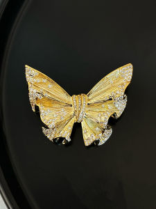 Elegant Gold Butterfly Brooch Pin for Women Sweater Jacket Accessory Luxury Fashion Trend  out Alloy Plated Gold Pin