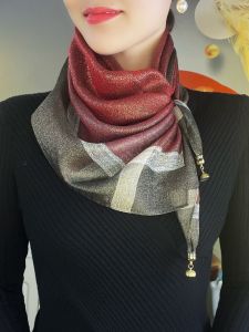 Autumn 2025 New Gradient Gold Thread Magnetic Buckle Scarf Womens Versatile Elegant Fashionable Warm Neck Protection Square Scarf