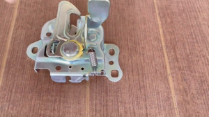 กลอนล็อคฝากระโปรงหน้า SUZUKI CIAZ ปี2015-2024 แท้ศูนย์ ของใหม่