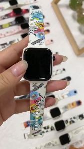 YUNLILI คิตตี้สำหรับเด็ก นาฬิกาแอลอีดี ปิกาจู อุปกรณ์อิเล็กทรอนิกส์อิเล็กทรอนิกส์ นาฬิกาพิมพ์ลายการ์ตูน กำไลข้อมือกีฬา นาฬิกาเด็กทรงเหลี่ยม สำหรับนักเรียน