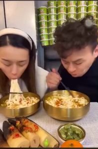 บะหมี่จีนตัวดัง✿💥รสใหม่ล่าสุด💥ตัวเลขบนกล่องคือวันผลิตคับ ก๋วยเตี๋ยวจีนเนื้อตุ๋นพริกดอง 河粉(จัดจ้านขึ้น)🍜บะหมี่กึ่งสำเร็จรูปแบบไม่ทอด