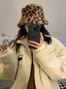 สินค้ามีคุณภาพ หมวกบักเก็ตลายเสือดาว 56-58CM ผ้าขนแกะเทียม กันหนาว สไตล์เกาหลี bucketแฟชั่นผู้หญิง