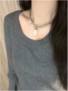 เสื้อชั้นในถักคอวีสไตล์เกาหลีสำหรับผู้หญิง ทรงสลิมฟิต หนา นุ่ม อบอุ่น สำหรับฤดูใบไม้ร่วงและฤดูหนาว เสื้อชั้นในขนสัตว์ แฟชั่น เสื้อสเวตเตอร์