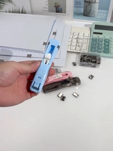 ขายดี!แบบพกพาโปร่งใสคลิปหนีบกระดาษสีสันสดใสโฟลเดอร์แบบใช้ซ้ําได้เครื่องเย็บกระดาษอุปกรณ์สํานักงาน