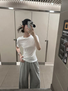 เสื้อยืดแขนสั้นผ้าไหม Acetate Lyocell สำหรับผู้หญิง ทรงหลวม สีขาว ทรงเข้ารูป คอตั้ง ปกติ ฤดูใบไม้ผลิ 2025