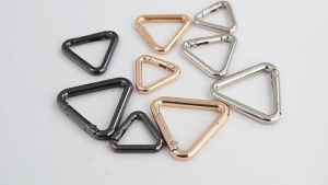 Bộ 2 Móc Gắn Dây Túi Xách Hình Tam Giác RQN2294 - requane