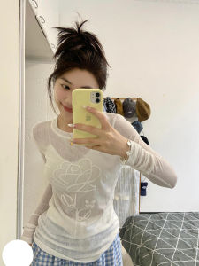 เสื้อยืดแขนยาวป้องกันแสงแดดพิมพ์ลาย 3 มิติสีขาว ทรงเข้ารูป สำหรับผู้หญิง ฤดูร้อน 2025 ใหม่ เสื้อผ้าทำงานสไตล์เกาหลี