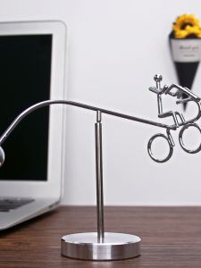 ตุ๊กตาตัวละครเหล็กเล็ก นิวตัน ชุดเครื่องมือวิทยาศาสตร์ ตกแต่งห้องทำงาน วัสดุโลหะ งานฝีมือ ตกแต่งห้องนอน ของเล่น