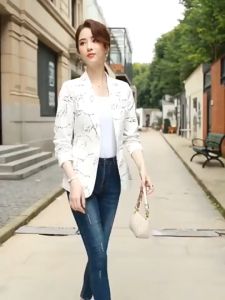 Blazer Wanita Korean Style & Slim Fit Short Suit Jacket