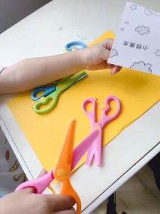 (M562) กรรไกรเด็ก ส่งออกเสริมประสบการณ์ของเด็ก กรรไกรDIY รุ่น M562 ประการคสามปลอดภัย ความงามและความสวยงาม