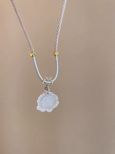 VÒNG CỔ DÂY CHUYỀN HOA SEN BẰNG ĐÁ - TÂM AN LẠC TẶNG HỘP ĐỰNG
