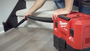 Milwaukee - เครื่องดูดฝุ่น แบบเปียก/แห้ง ไร้สาย 12 โวลต์ รุ่น M12 FVCL-0 (เครื่องเปล่า)