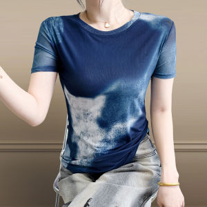 YIMEI เสื้อมัดย้อมแฟชั่นยอดนิยม2024ของสตรีแขนสั้นเสื้อยืดผ้าตาข่ายยุโรปมีลักษณะเสื้อเชิ้ตตัวเล็กที่บางแน่นและยืดหยุ่น