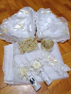 wedding accessories cream..6in1 with cord pearl gold arras gold pillow heart veilleg garter& unity candle