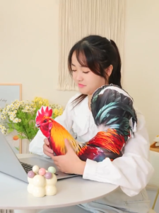 จัดส่งตอนนี้ตุ๊กตาไก่หมอนไก่สัตว์ป่าจําลองหมอน Plush ของเล่นตุ๊กตาไก่นุ่ม ตุ๊กตาสัตว์ของเล่นเด็กของขวัญไก่ที่สมจริงตุ๊กตาตลกๆ