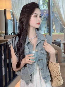 สไตล์ฮ่องกงย้อนยุค เดนิม เสื้อกั๊ก ผู้หญิง แขนกุด ลำลอง เสื้อตัวนอกตัวบน ฤดูใบไม้ผลิ ฤดูร้อน 2024 ทันสมัย ปกโปโล ความยาวสั้น