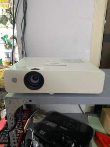 Máy chiếu dạy học văn phòng chính hãng Panasonic PT-LB280