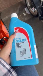 Chai nước mát zin hãng Honda xe tay ga.