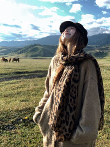 Khăn Choàng Lụa Dài Họa Tiết Da Báo Cổ Điển Cho Nữ Cổ Dài Mỏng Thời Trang Đa Năng Khăn Choàng Hai Mặt Áo Khoác Ngoài