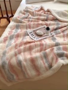 ผ้าห่มขนแกะ แคชเมียร์ เกรดพรีเมี่ยม (ผ้าห่มหนา) Ultimate  ขนาด 8 ฟุต (200*230cm.) สีพื้นทูโทน สีสวยสดใส ผ้าหนานุ่มละเอียด เก็บความอบอุ่นได้ดี