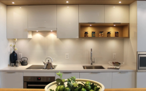 Tủ bếp cánh acrylic là giải pháp phù hợp cho gia đình cần không gian bếp gọn gàng dễ sử dụng và thuận tiện