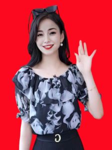 เสื้อเชิ้ตผ้าชีฟองลายดอกไม้หลวมๆ สำหรับผู้หญิงในช่วงฤดูร้อนปี 2024 เสื้อเชิ้ตแขนสั้นทรงเข้ารูปแบบใหม่ เสื้อเชิ้ตคอตั้งขอบลูกไม้