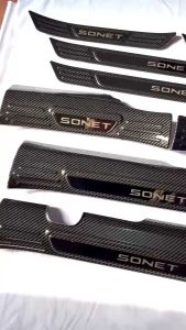 Ốp Bậc Chân Nẹp Bậc Cửa Carbon Trong Ngoài Xe KIA SONET 2026-2023 Mẫu Vân Carbon Cao Cấp