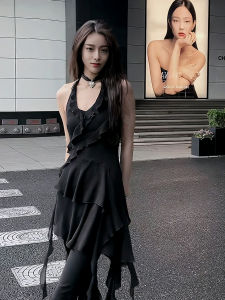 ชุดเดรสคอวีแขนกุดทรงเอผ้าฝ้ายผสมสีดำไม่สมมาตรสำหรับฤดูร้อน ชุดไปเที่ยวชายหาด กระโปรงทรงเอ กระโปรงสั้น ชุดทำงานสไตล์เกาหลี