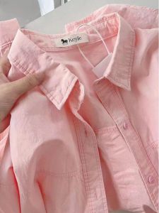 เสื้อเชิ้ตผู้หญิงคอโปโลแขนยาวทรงหลวมสไตล์ลำลอง ผ้าฝ้ายแท้ สีชมพูหวาน บาง ใส่ได้ทั้งในและกลางแจ้ง เสื้อเชิ้ตผู้หญิง