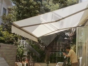High-Durability Retractable Awning with Windproof and Weather-Resistant Aluminum Bracket