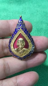 ล๊อคเก็ตเข็มกลัดลงยา ครบรอบวัดเกิดหลวงพ่อฤาษีลิงดำ ปี 2549