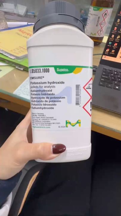 KOH - 1 Kg Potassium Hydroxide dụng cụ thí nghiệm