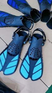 Adjustable Silicone Snorkeling Fins with Open Heel Design and Anti-Slip Sole for Adult Divers