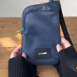 Pacsafe GO Tech Crossbody กระเป๋าสะพายข้าง กระเป๋ากันขโมย ไม่ต้องผ่อนกัน สะอาดบริเวณ 25 ลักษณะ