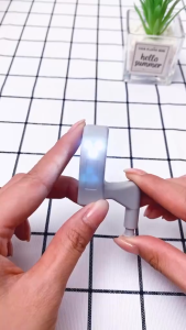 Đèn Led gắn bản lề tủ quần áo - Bật tắt khi đóng mở cửa - Tặng kèm pin