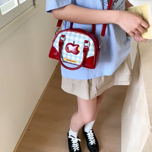 MOUSSON  กระเป๋าบอสตันผู้หญิงกระเป๋าสะพายข้างสไตล์วิทยาลัยเย็บลายสก๊อต INS แมทช์ลุคง่ายสไตล์เกาหลี