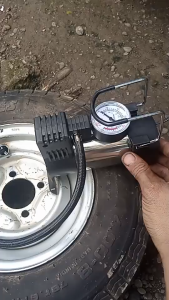 12V Portable dual cylinder Car mounted Electric Inflator Pump Tire Inflator Pump Air Compressor Pump